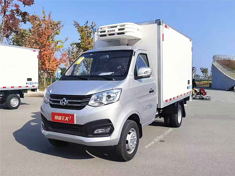 長安跨越X1后雙輪冷藏車
